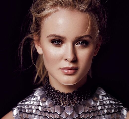 File:2016-Zara-Promo-Shoot5.jpg