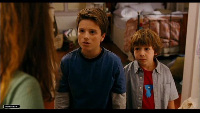 File:DVD-Screen-Captures-Zathura-kristen-stewart-23984948-898-506.jpg