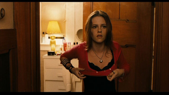 File:Zathura-3-kristen-stewart-7275766-960-540.jpg