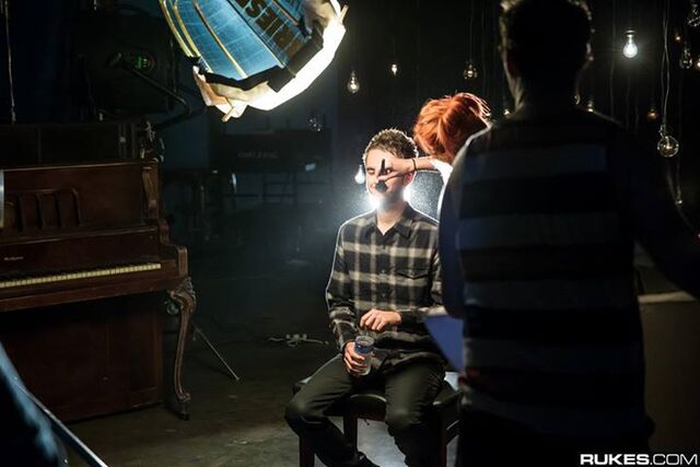 File:Hayley Williams applying Zedd's makeup behind the scenes of the Stay the Night music video.jpg