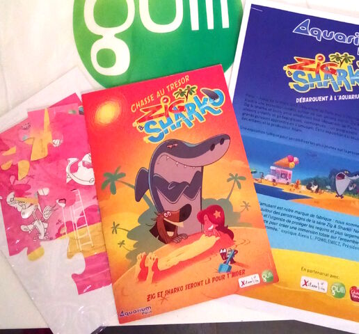 File:Grande Exposition Zig & Sharko Merchandise.jpg