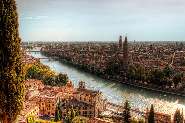 Fichier:Verona-Castel-San-Pietro.jpg