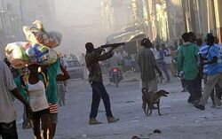 Haiti looting 1560501c