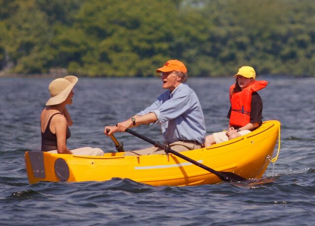 File:Portland Pudgy safety dinghy, rowing.jpg