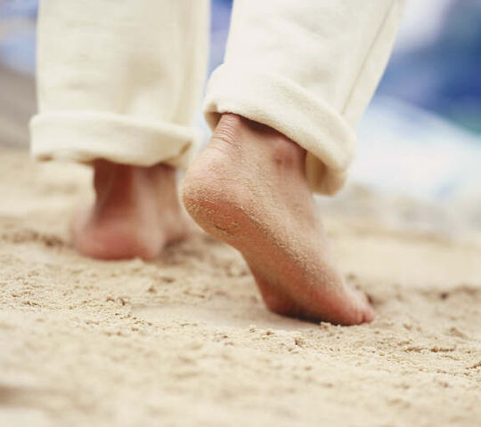 File:Feet-walking.jpg
